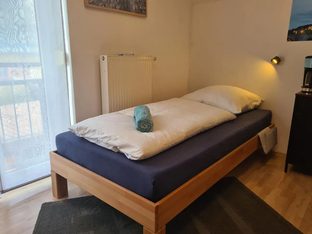 Homestay Lichtdurchflutetes Zimmer - Marienberg Waldbuttelbrunn