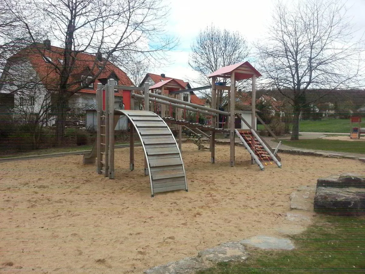Lichtdurchflutetes Zimmer - Marienberg Waldbuttelbrunn